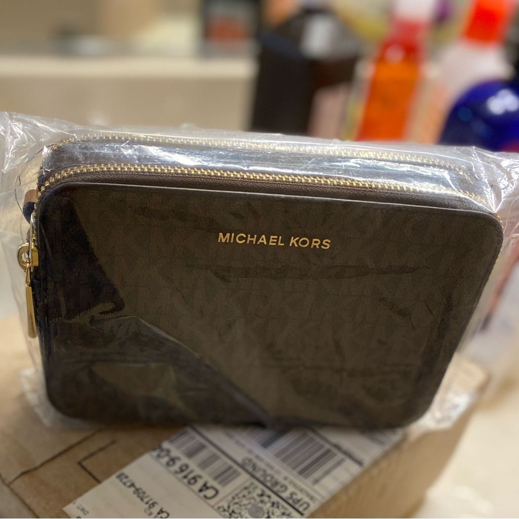Jet Set Small Logo Double Zip Camera Bag